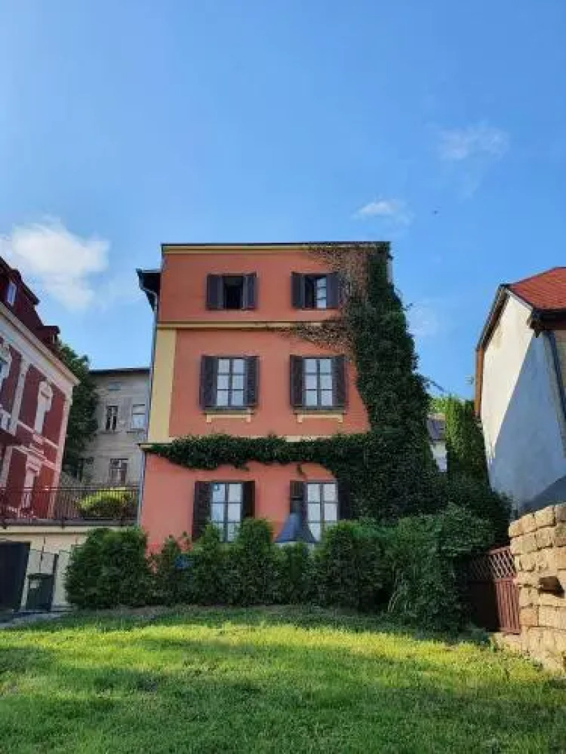 Studio Colonial
