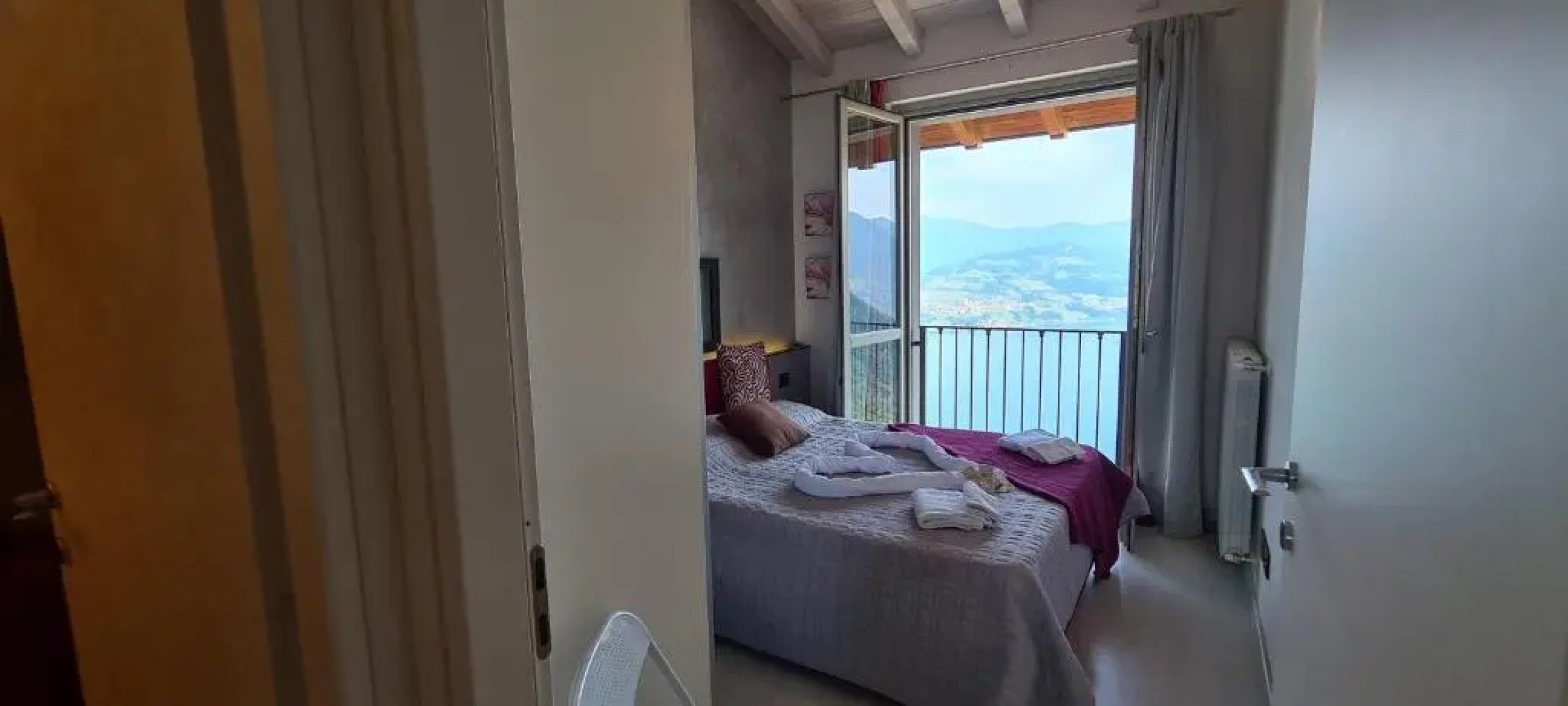 Residence Sirene alloggio Stefania vista lago e piscina