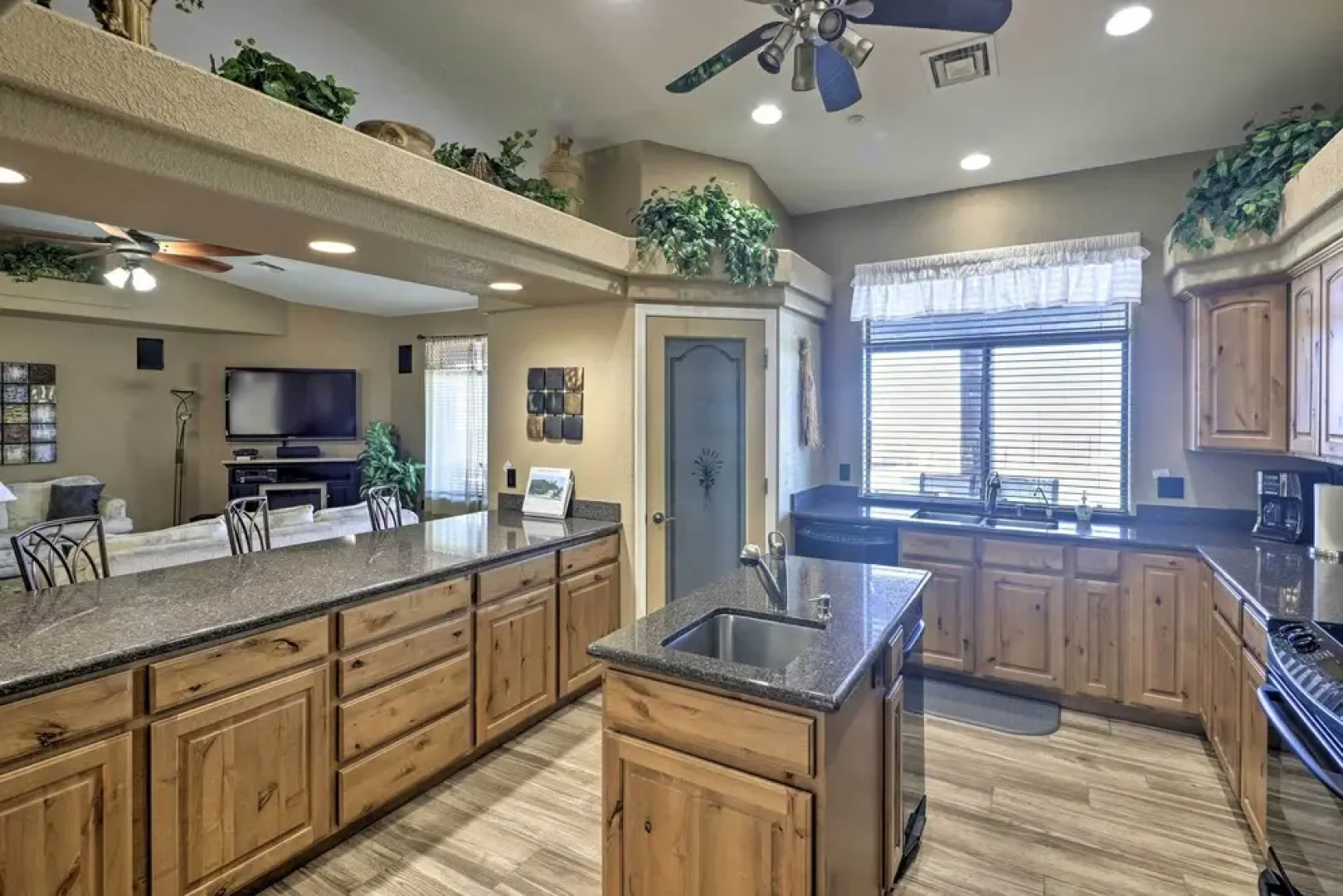 Patio + Lake Havasu View: Scenic Gated Retreat!