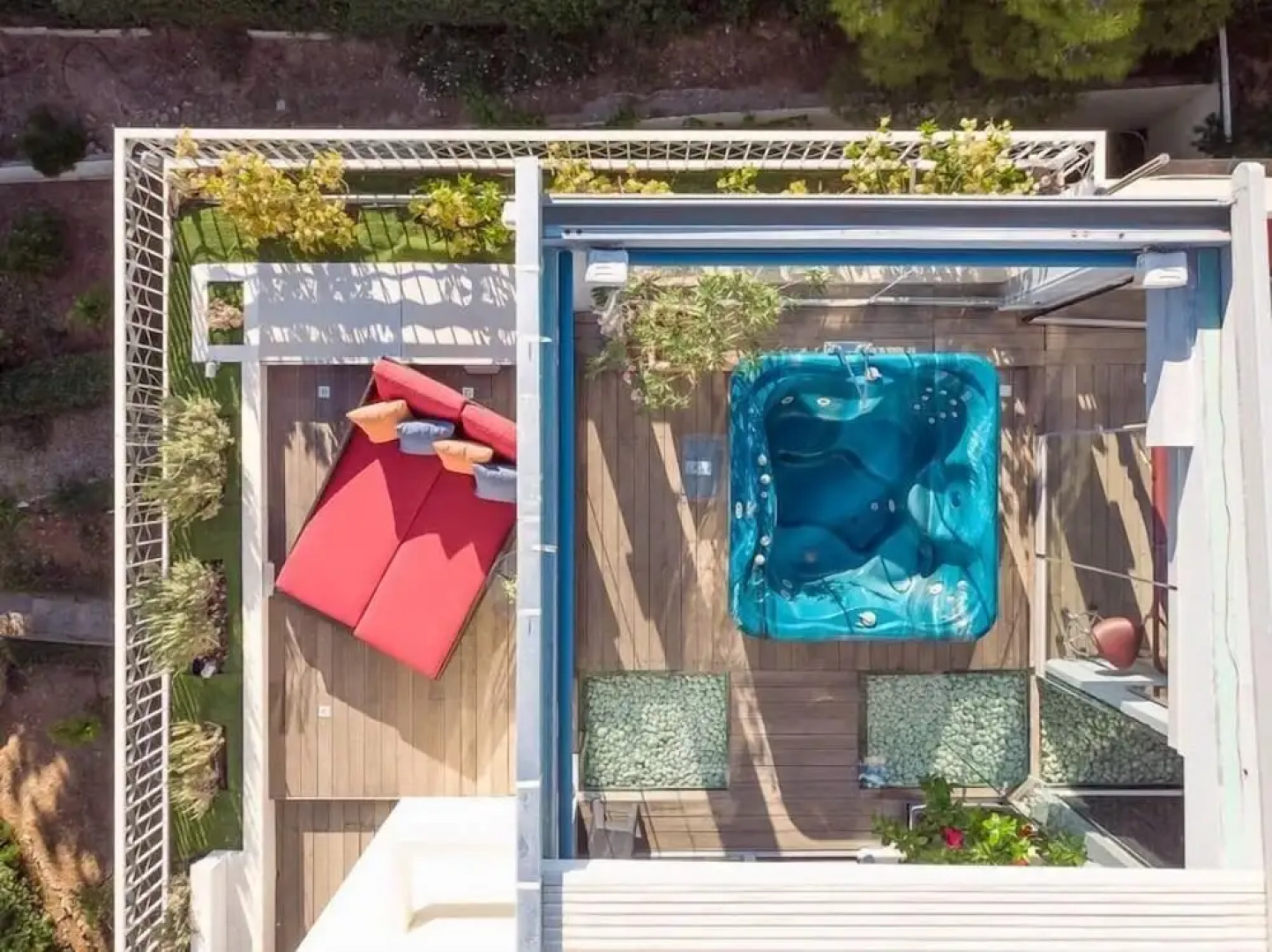 Sea View Apartment with Hot Tub & Sauna