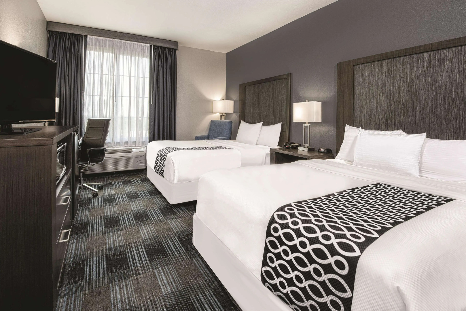 La Quinta Inn & Suites by Wyndham Victoria - South