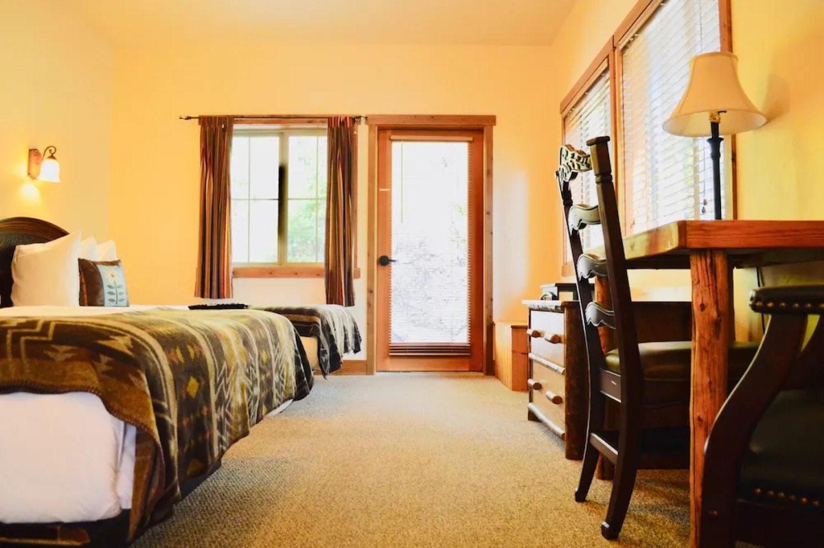 Glacier Guides Lodge