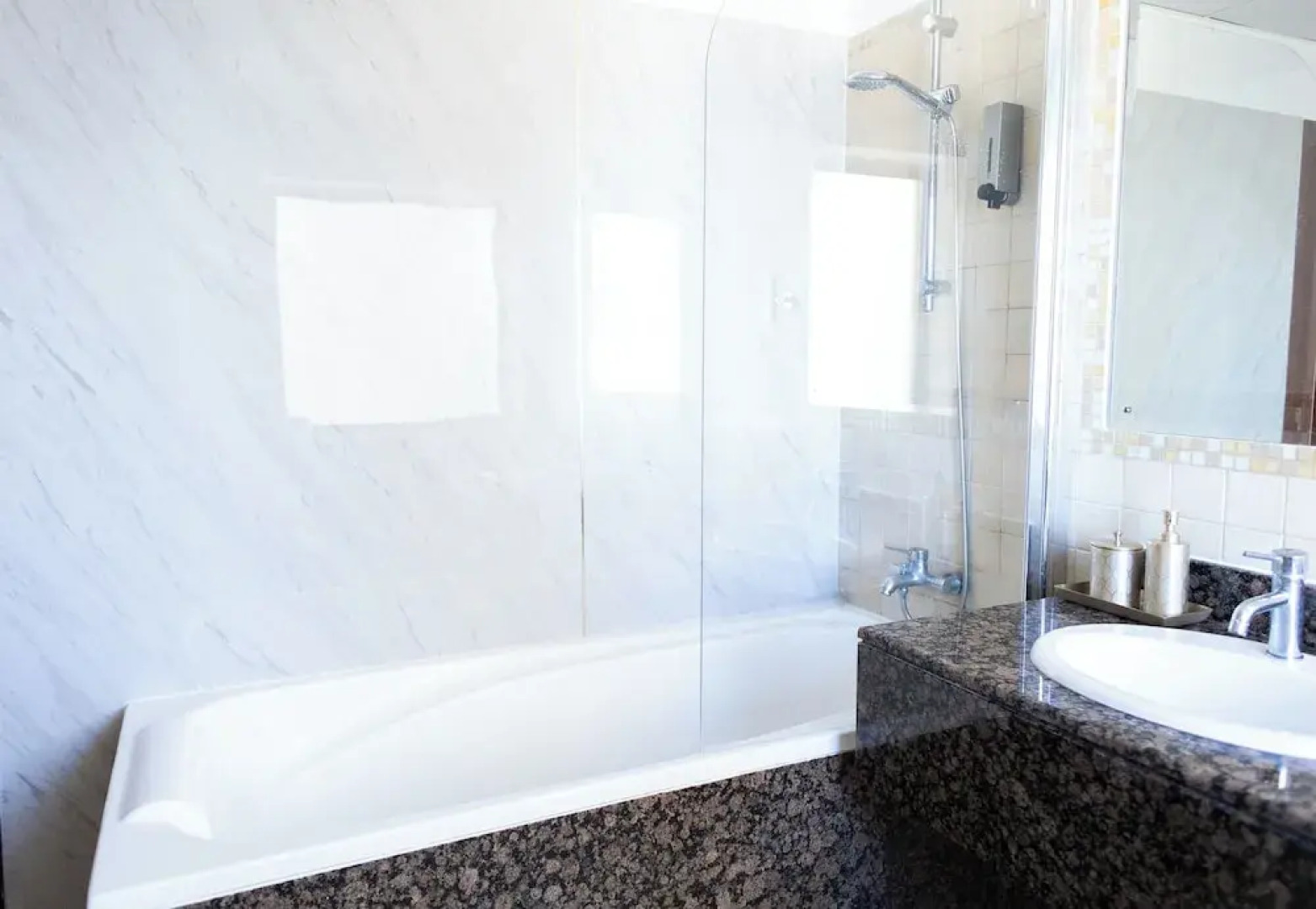 HAPPY SEASON | JBR Apartments