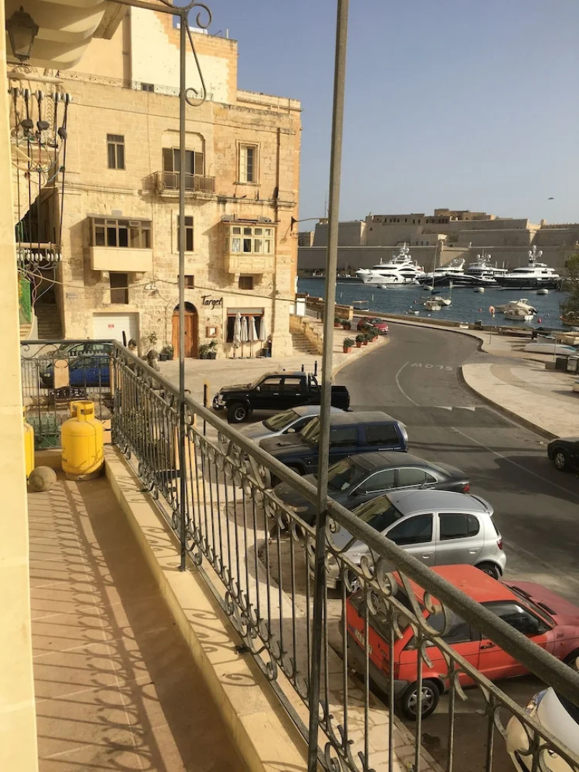 Senglea Seafront Apartment