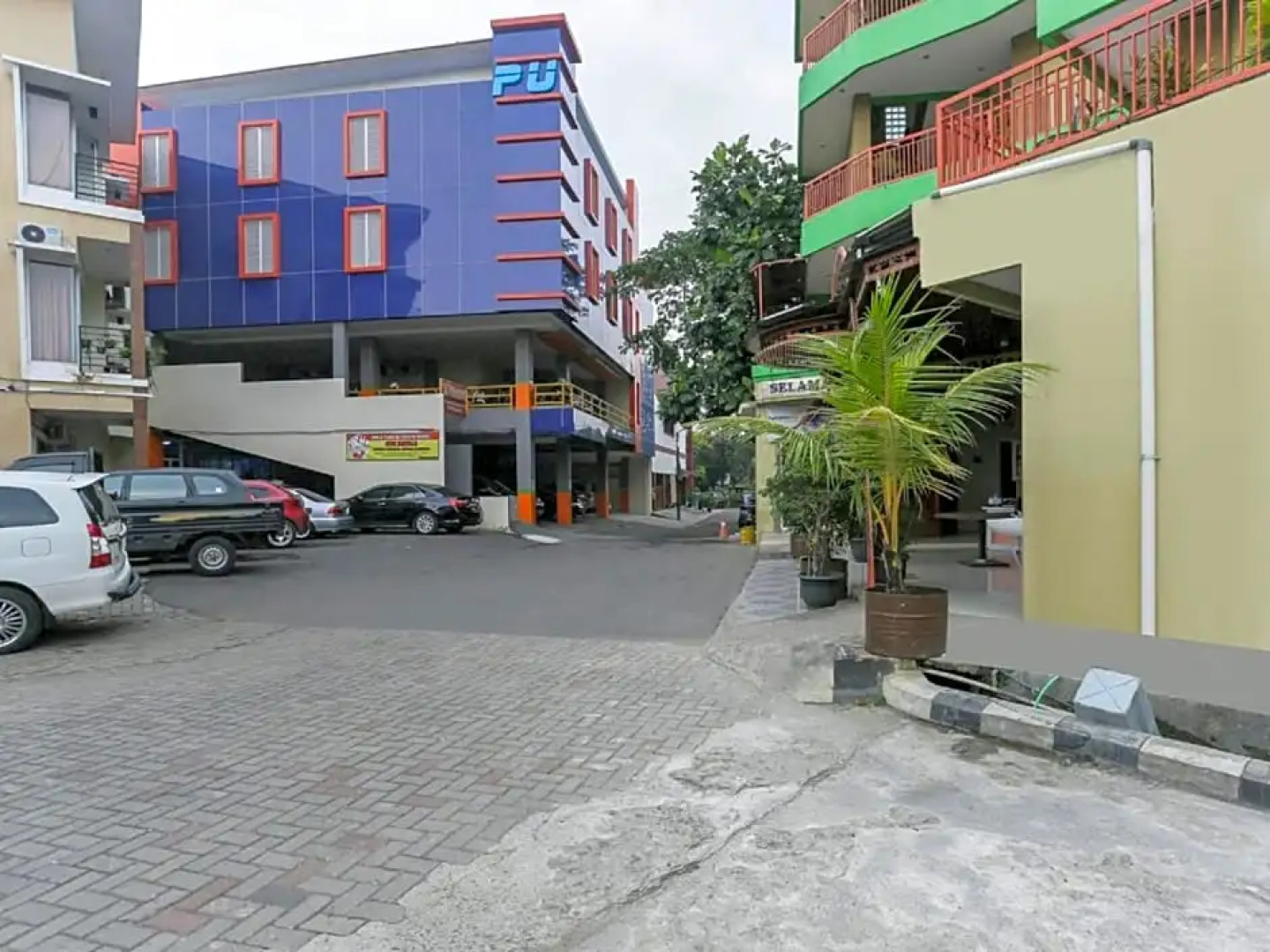 OYO Life 3520 Indoniaga Palace