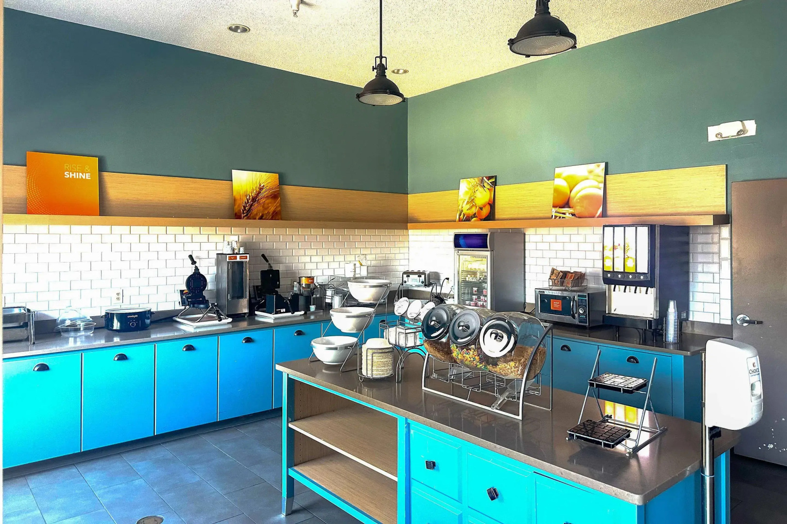 Comfort Inn & Suites Cartersville - Emerson Lake Point