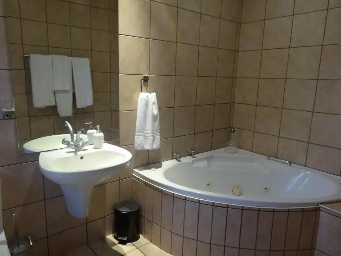 Waterglen Guest Lodge