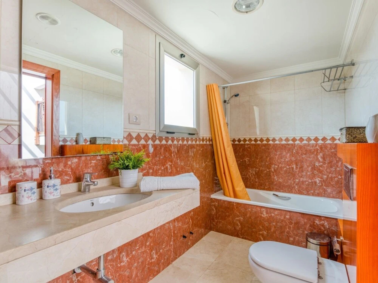 Spacious Apartment in Cruce de Arinaga With Terrace