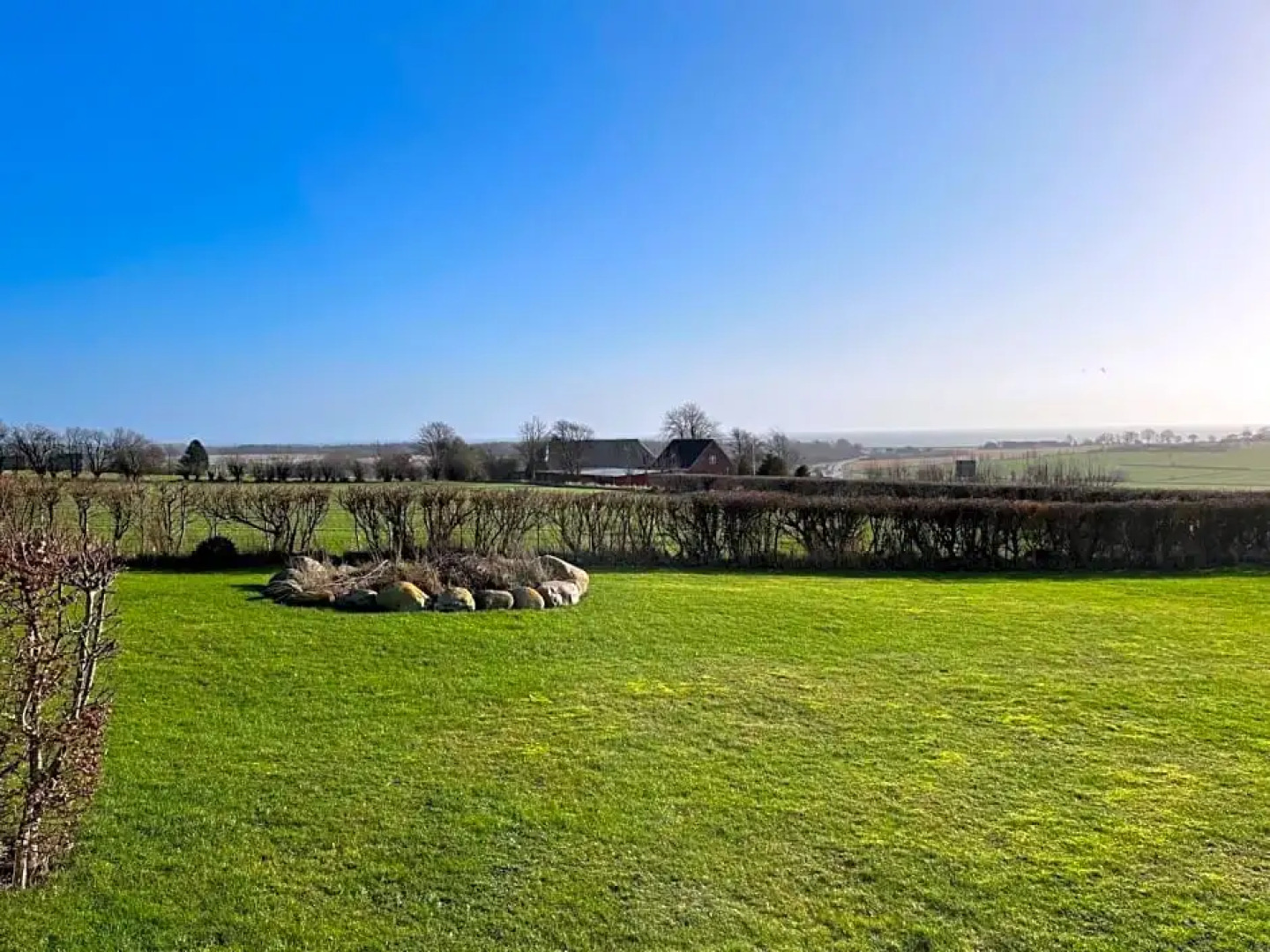 Apartment Ruhetgaard Bed & kitchen