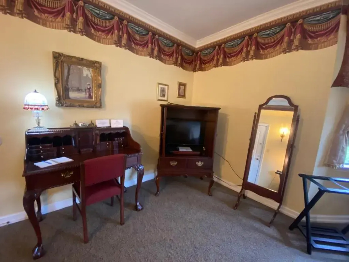 The Cypress Inn Bed & Breakfast