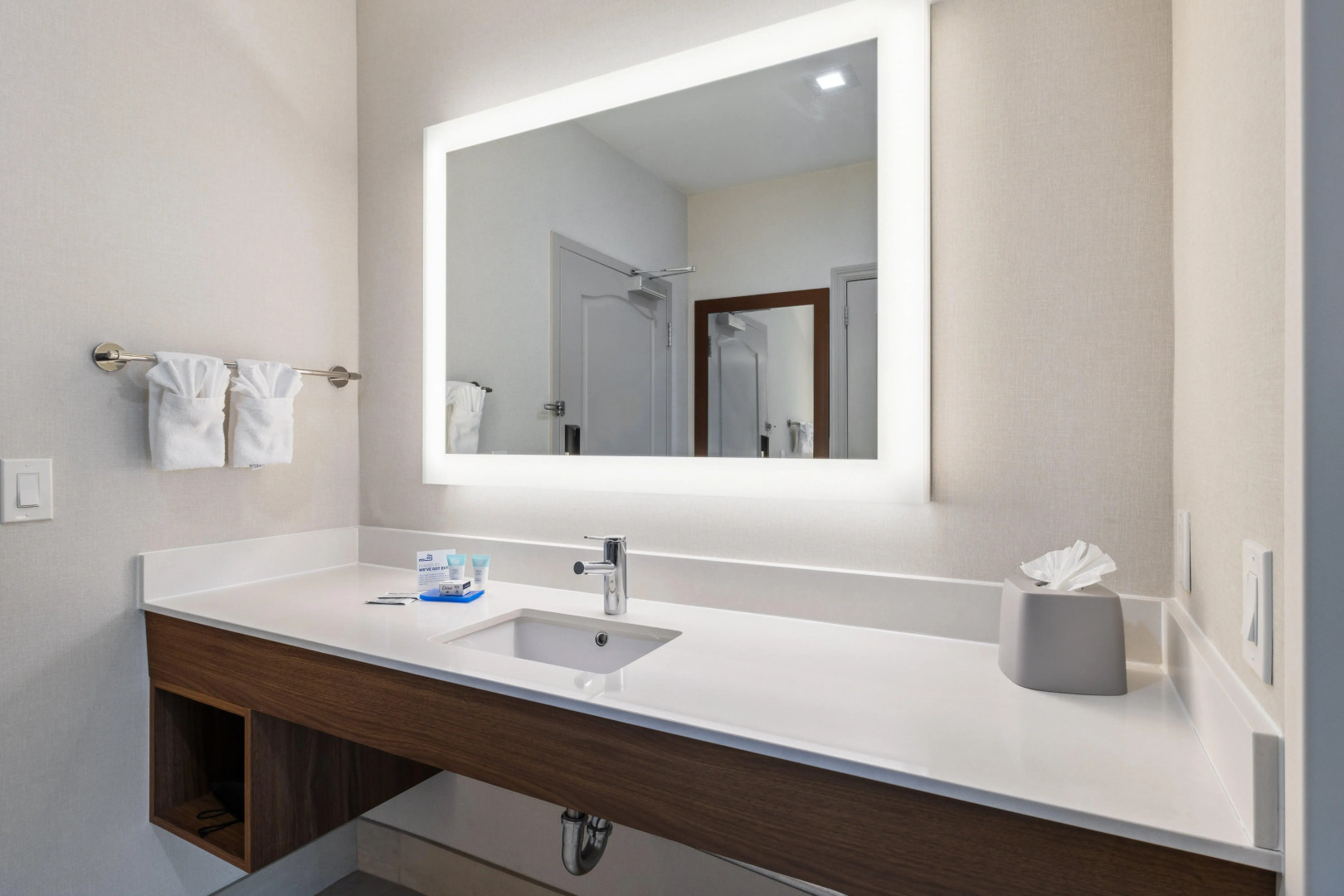 Holiday Inn Express & Suites Mountain View Silicon Valley by IHG