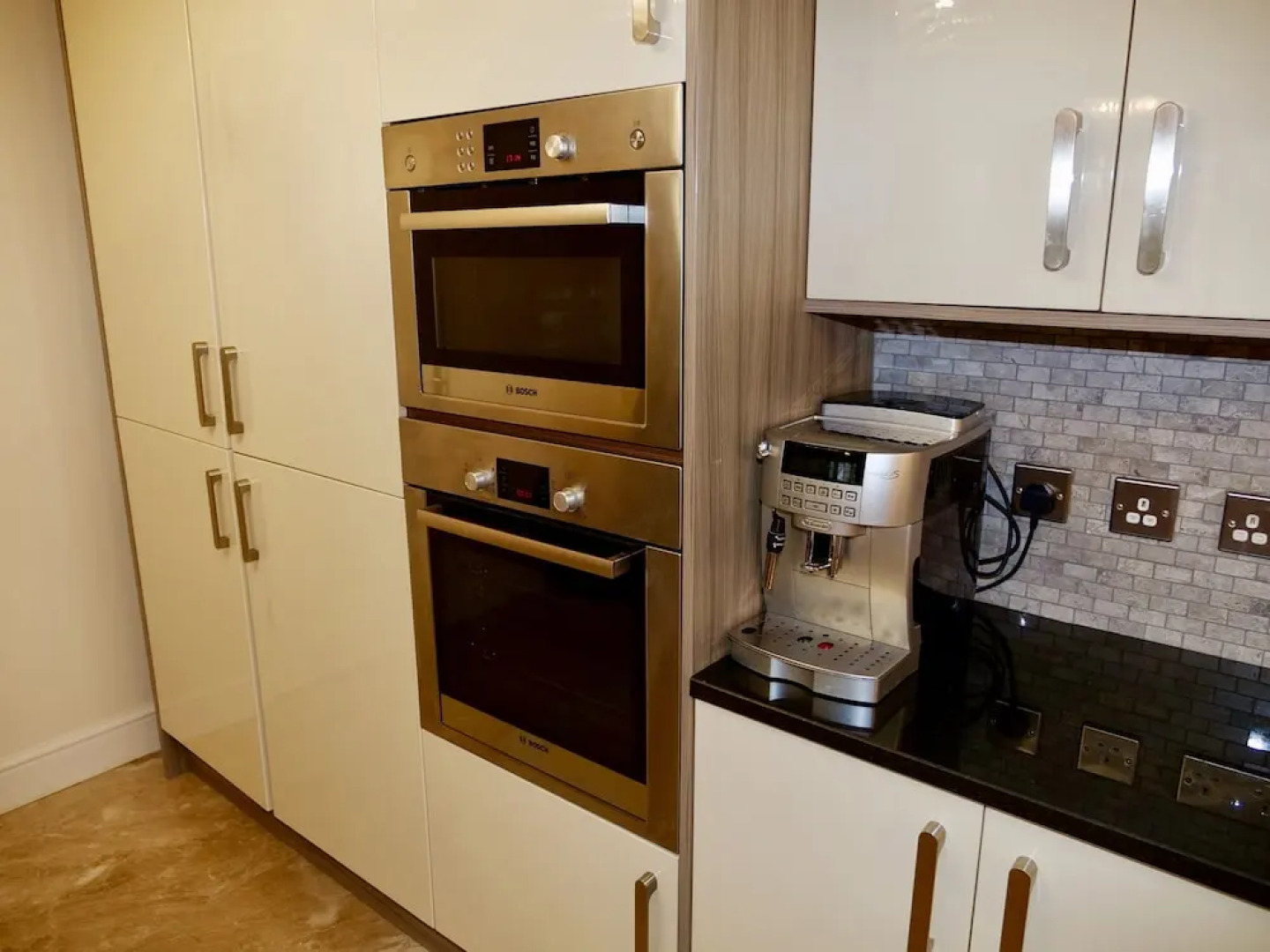 Deluxe 4/5 Bed Hot Tub Cinema Room 15