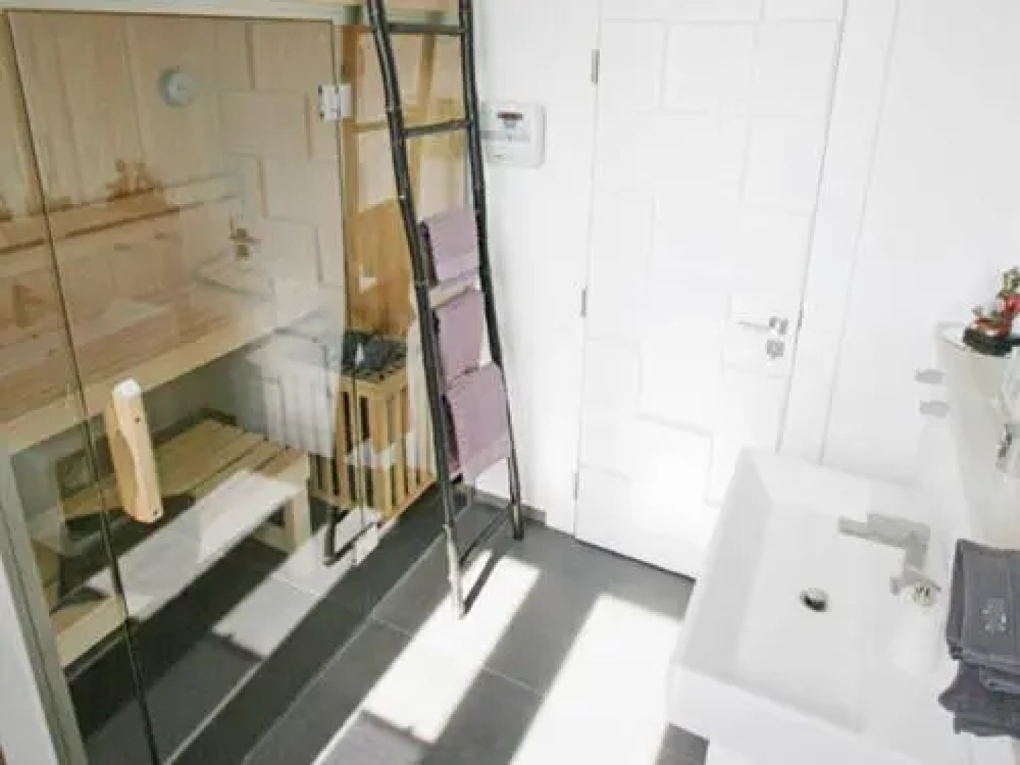 Johanna - Penthouse Nautilus 16