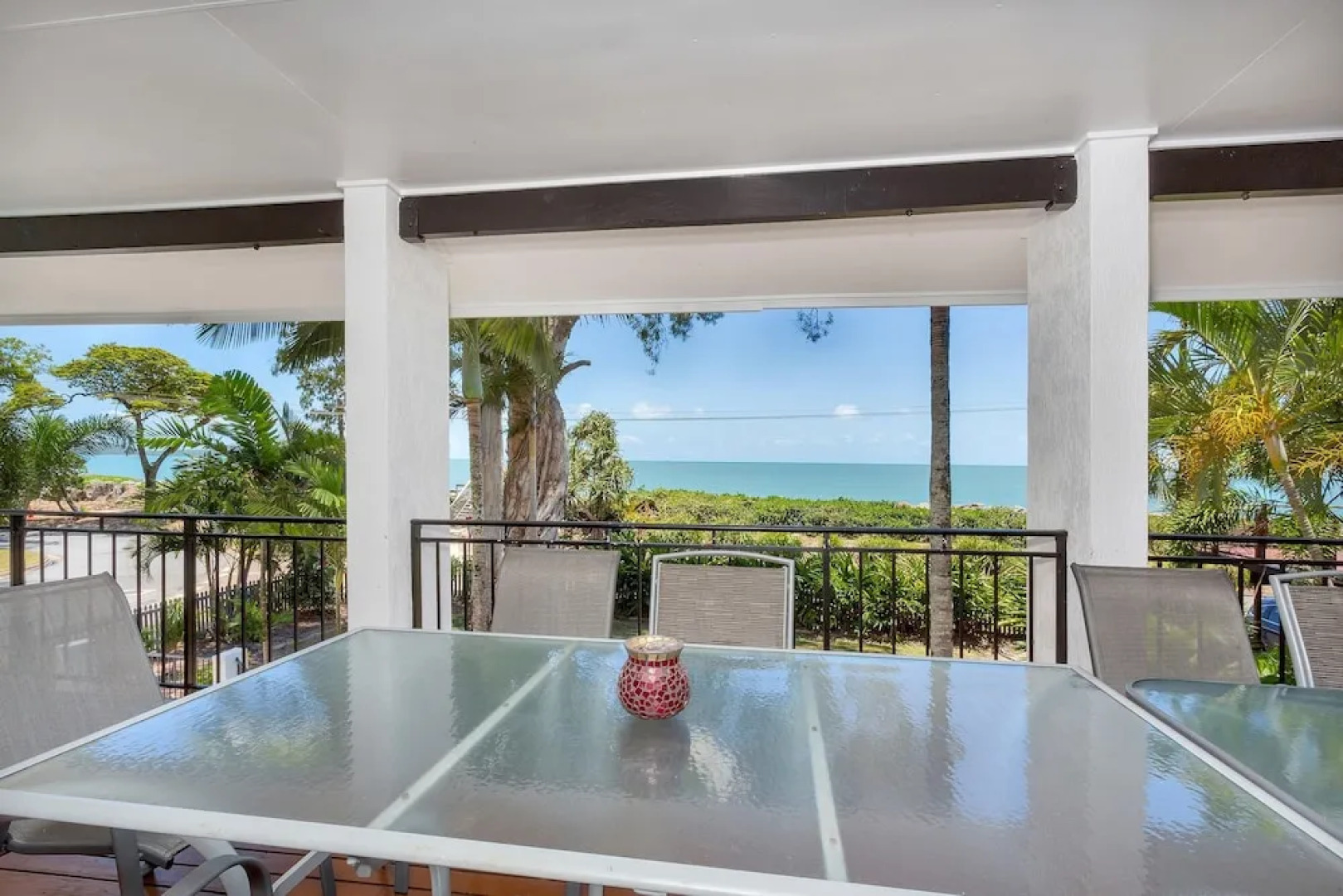 Dolce Vita Beachfront Holiday House