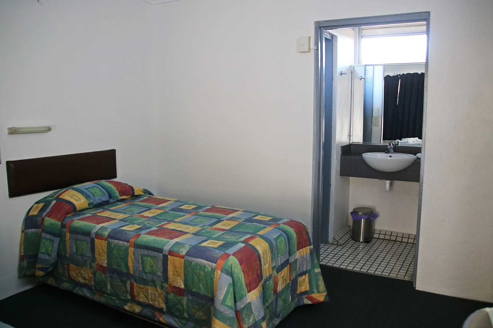 Bourbong Street Motel