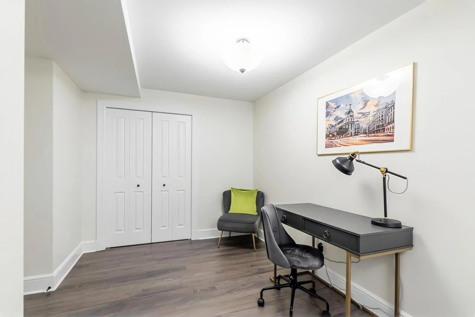 Rideau Comfort 2BD 1BA Apartment Free Parking