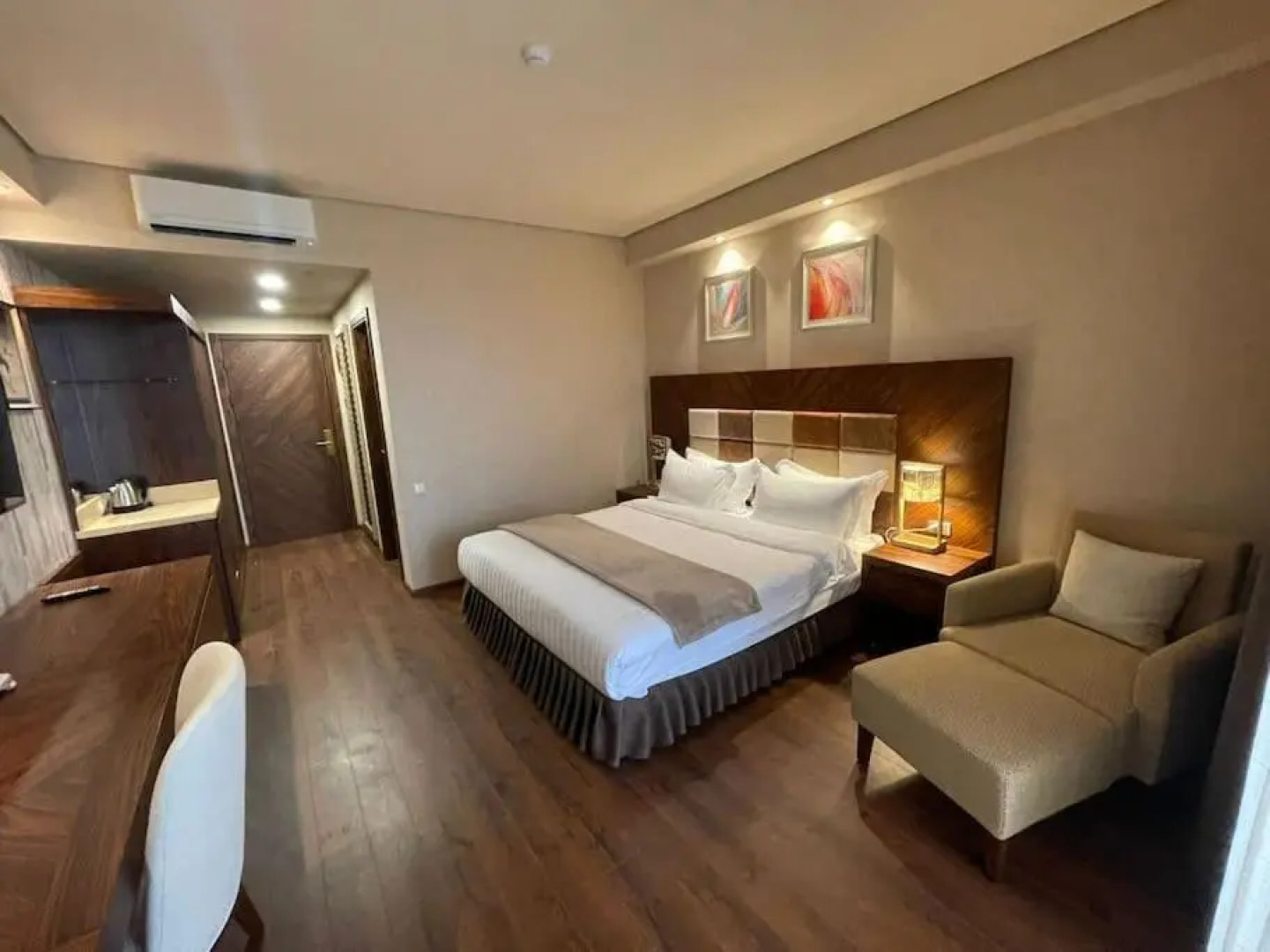 Leo Group BEST STUDIO 1201 Dreamland Oasis CHAKVI