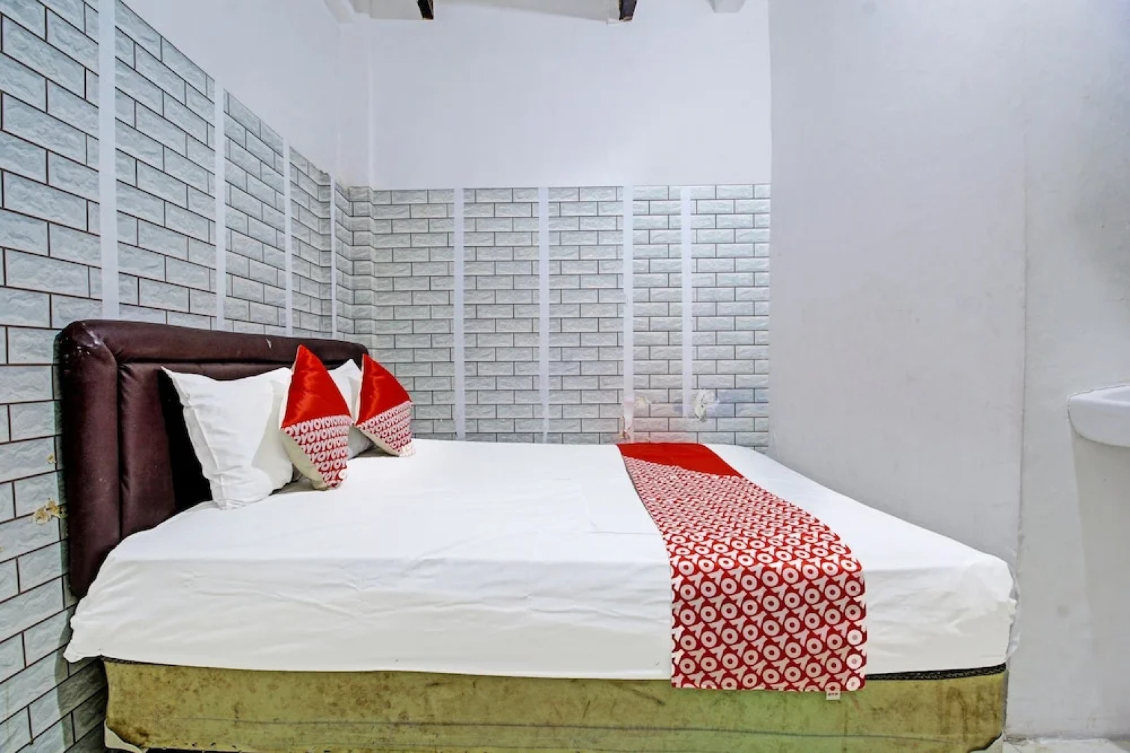 Coupis Guesthouse by OYO Rooms