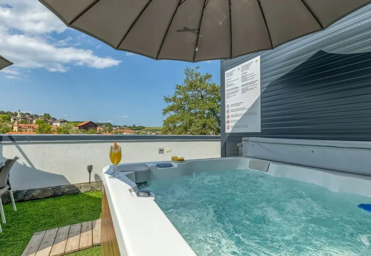 Rooftop Home With Whirlpool & Sauna