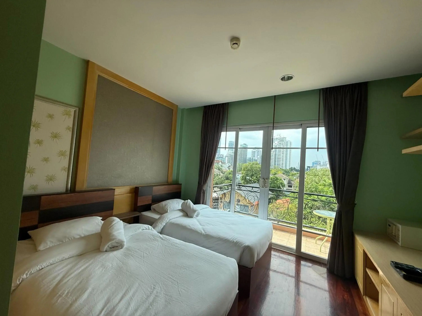 Greenview Ekkamai 10