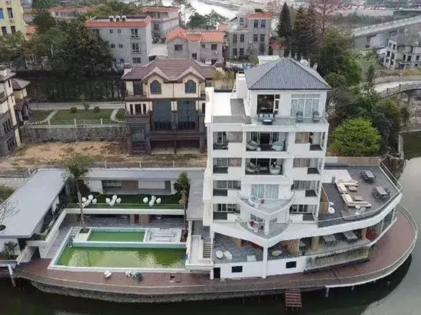 The Fogang Tolanno Hot-Spring Resort