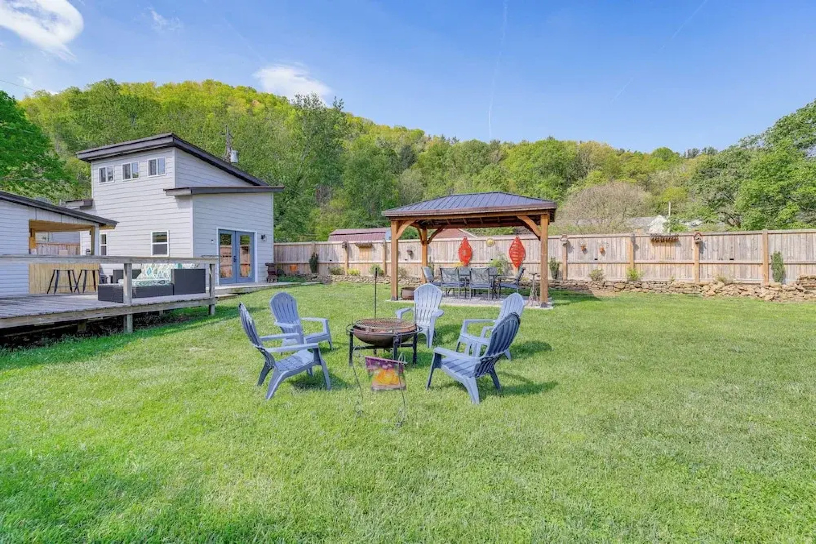 Walk to River & Trails: Cozy Damascus Cottage!