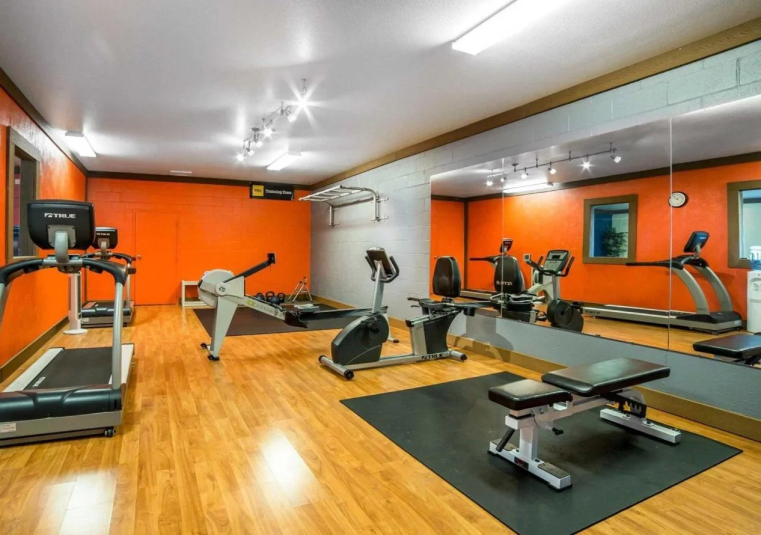 Antler Lodge - Gardiner MT