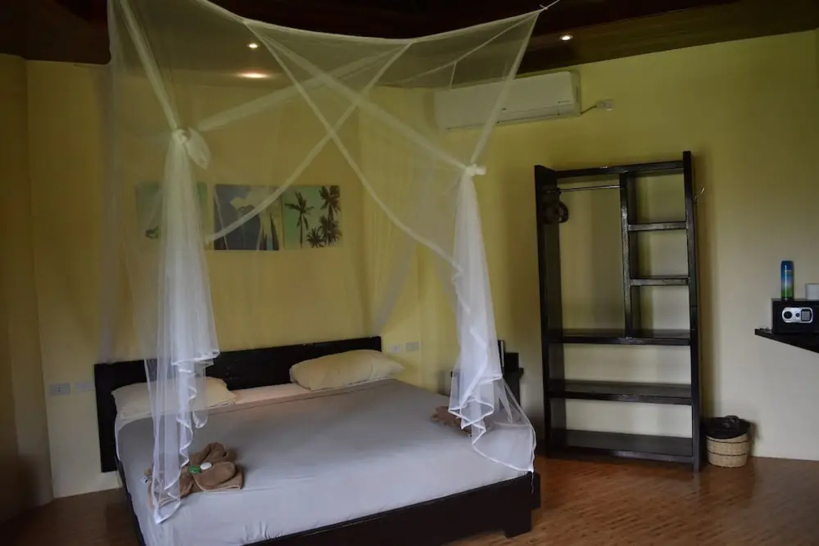 Jonas & Twins Resort