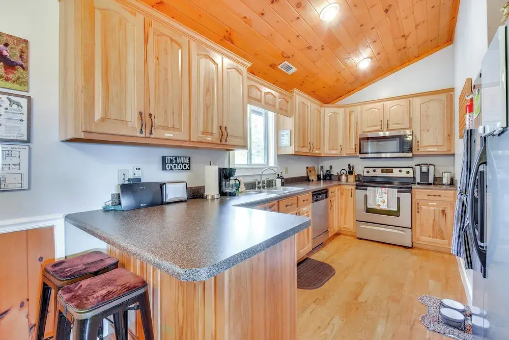 Lakemont Mountain Cabin w/ Game Room & Hot Tub!