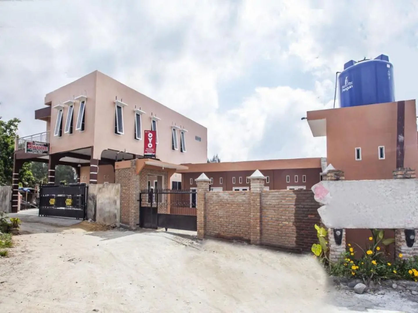 OYO Flagship 2799 Berastagi Backpacker Rooms