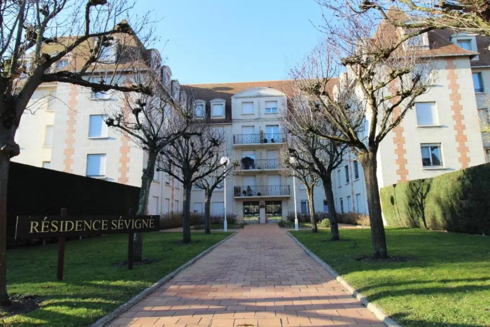 CADRE EXCEPTIONNEL: Duplex Classé 4**** Tennis, Piscine, Parking, Linge inclus, WIFI, Matériel BÉBÉ, proximité CENTRE