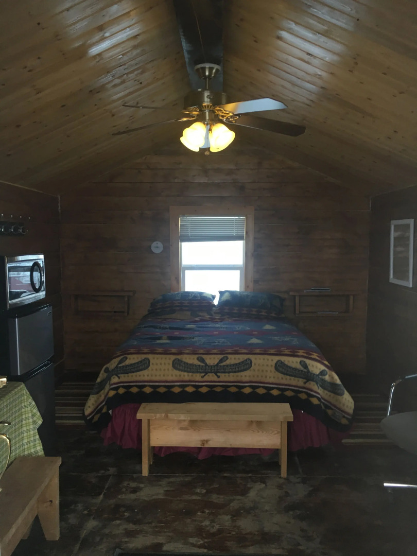 Alaska log cabins on the pond B & B