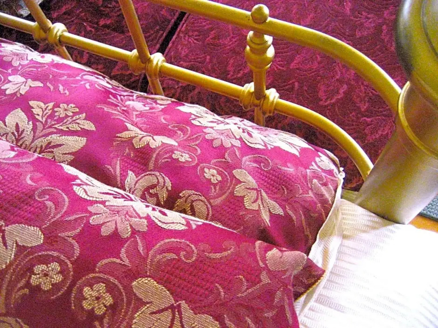 A Cayuga LakeFront Inn - Hotel Alt, Ithaca New York