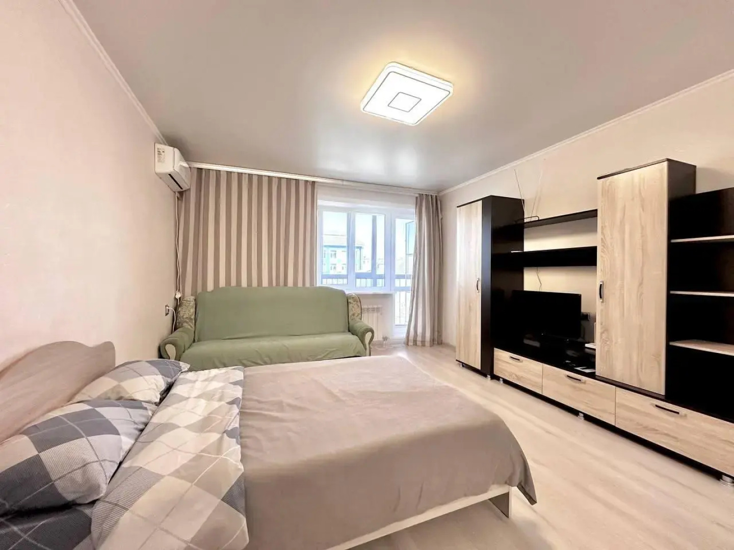 Апартаменты на улице Смолина 61