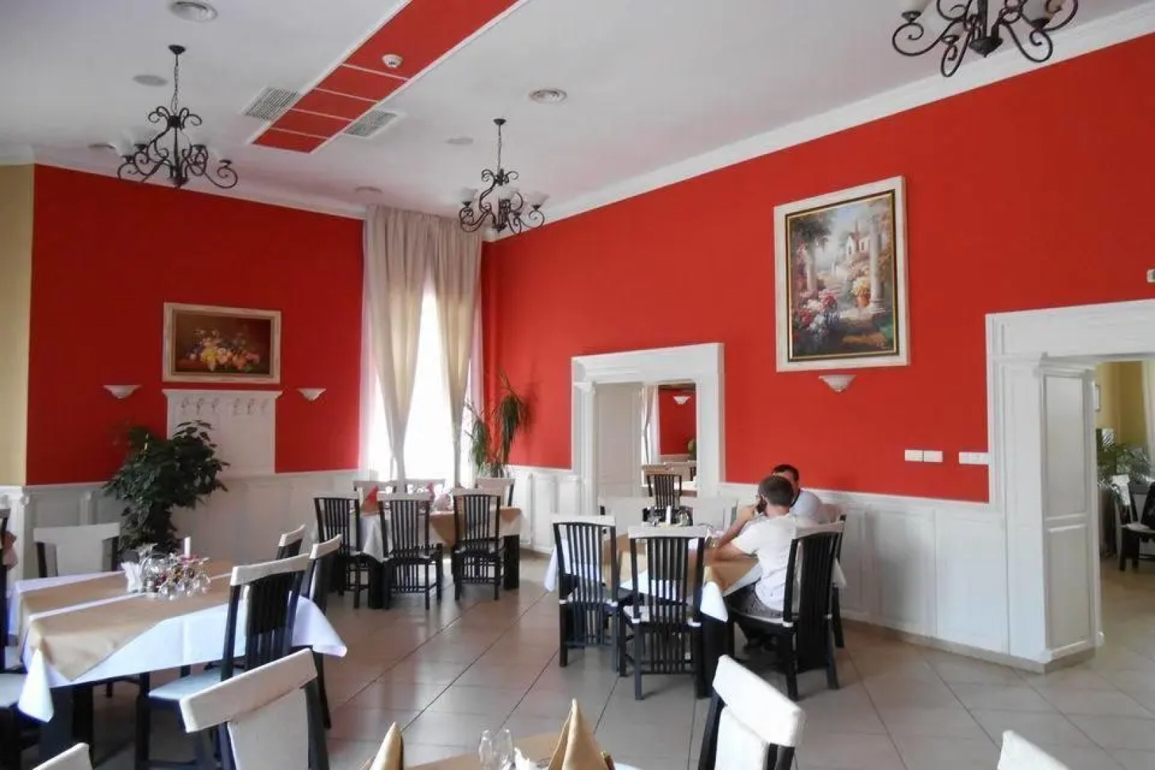 Astoria Hotel & Restaurant