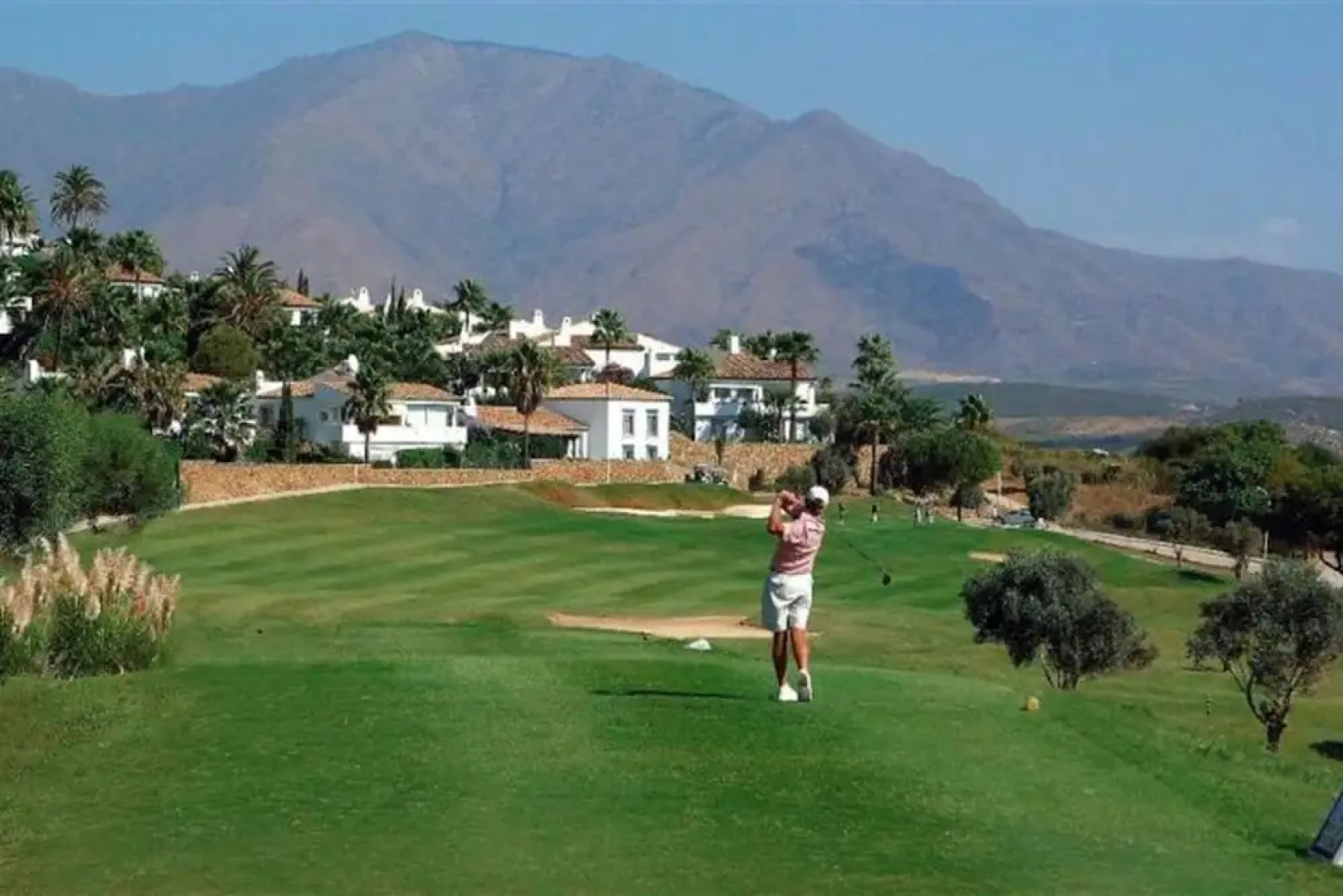 Luxury 2 Bed Penthouse Apt With 5 Swimming Pools