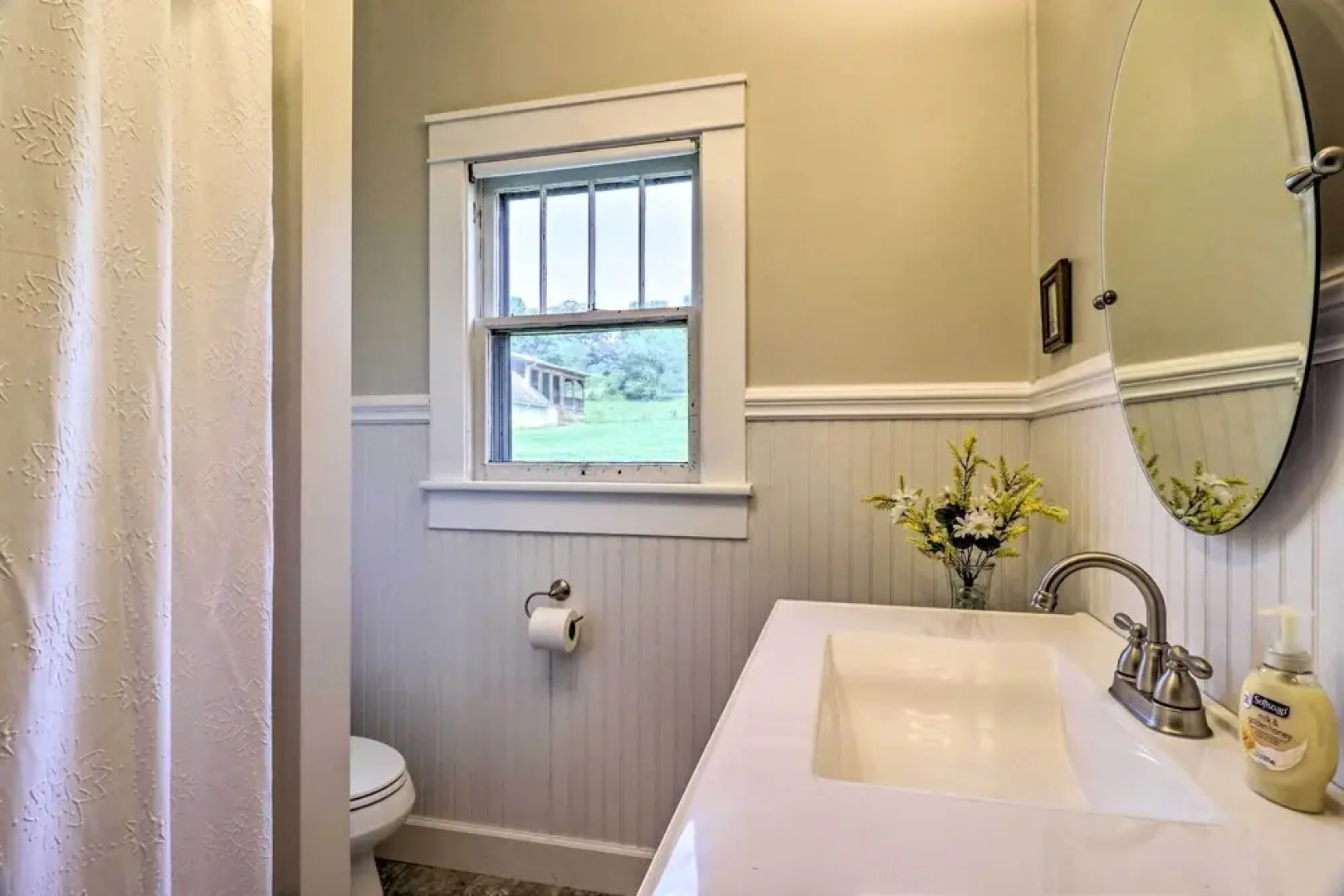 Cozy Home w/ Views < 1 Mi to Lake Junaluska!