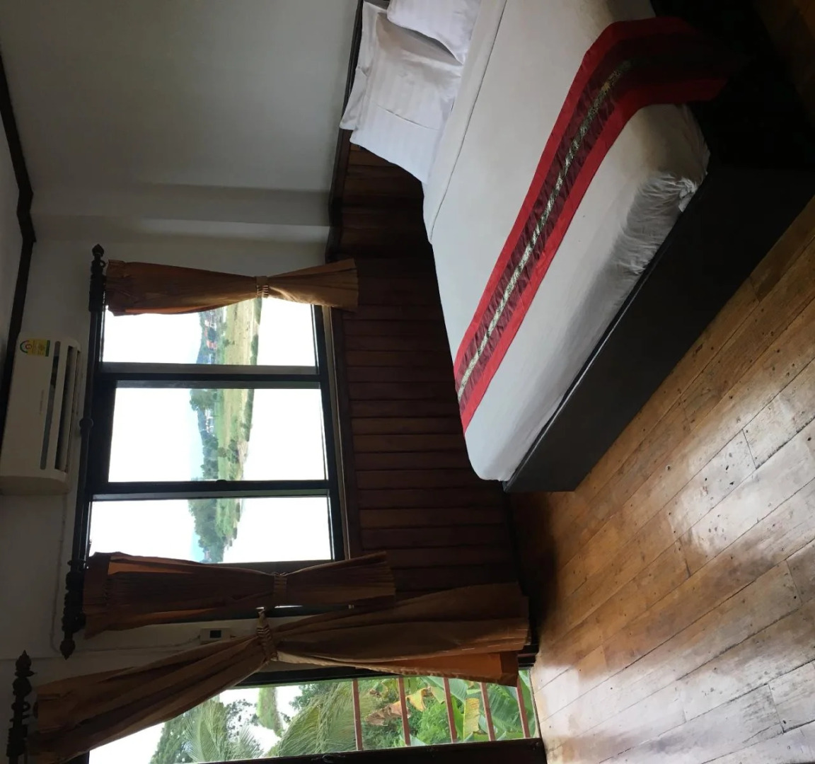 Huaysay Riverside Hotel