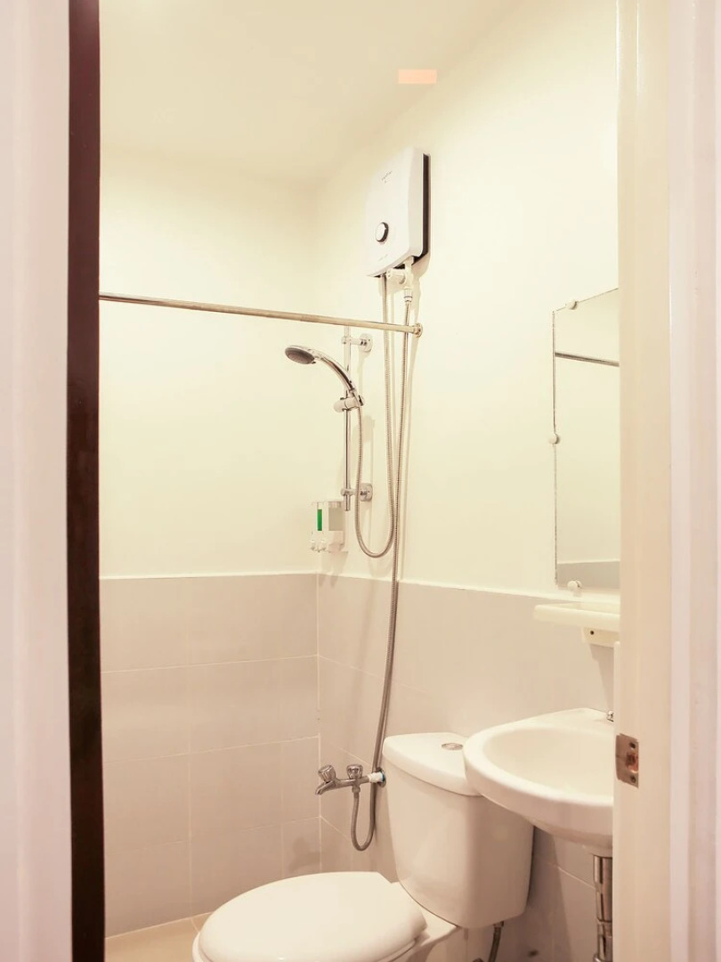 OYO 484 Gonzala Suites