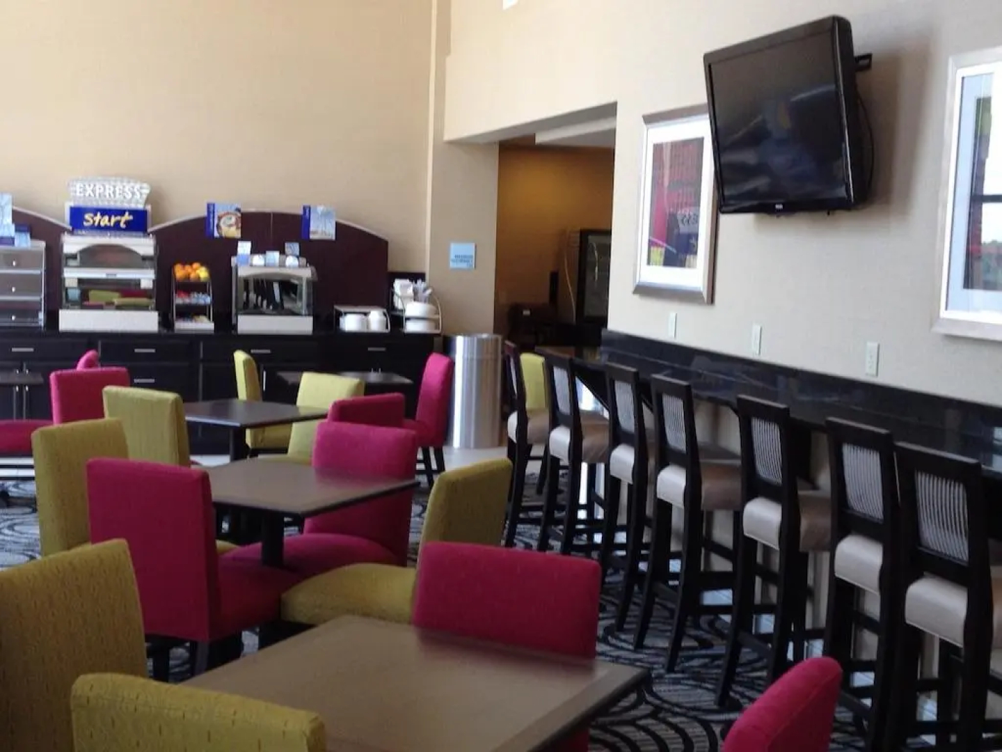 Holiday Inn Express Hotel & Suites Marion Northeast by IHG
