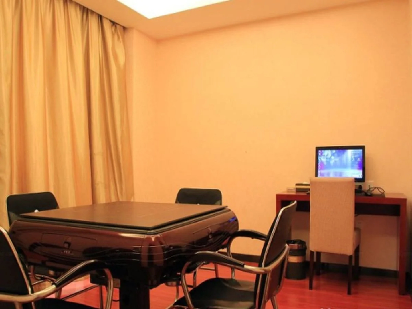 Yiwu Tdidi Fashion Hotel