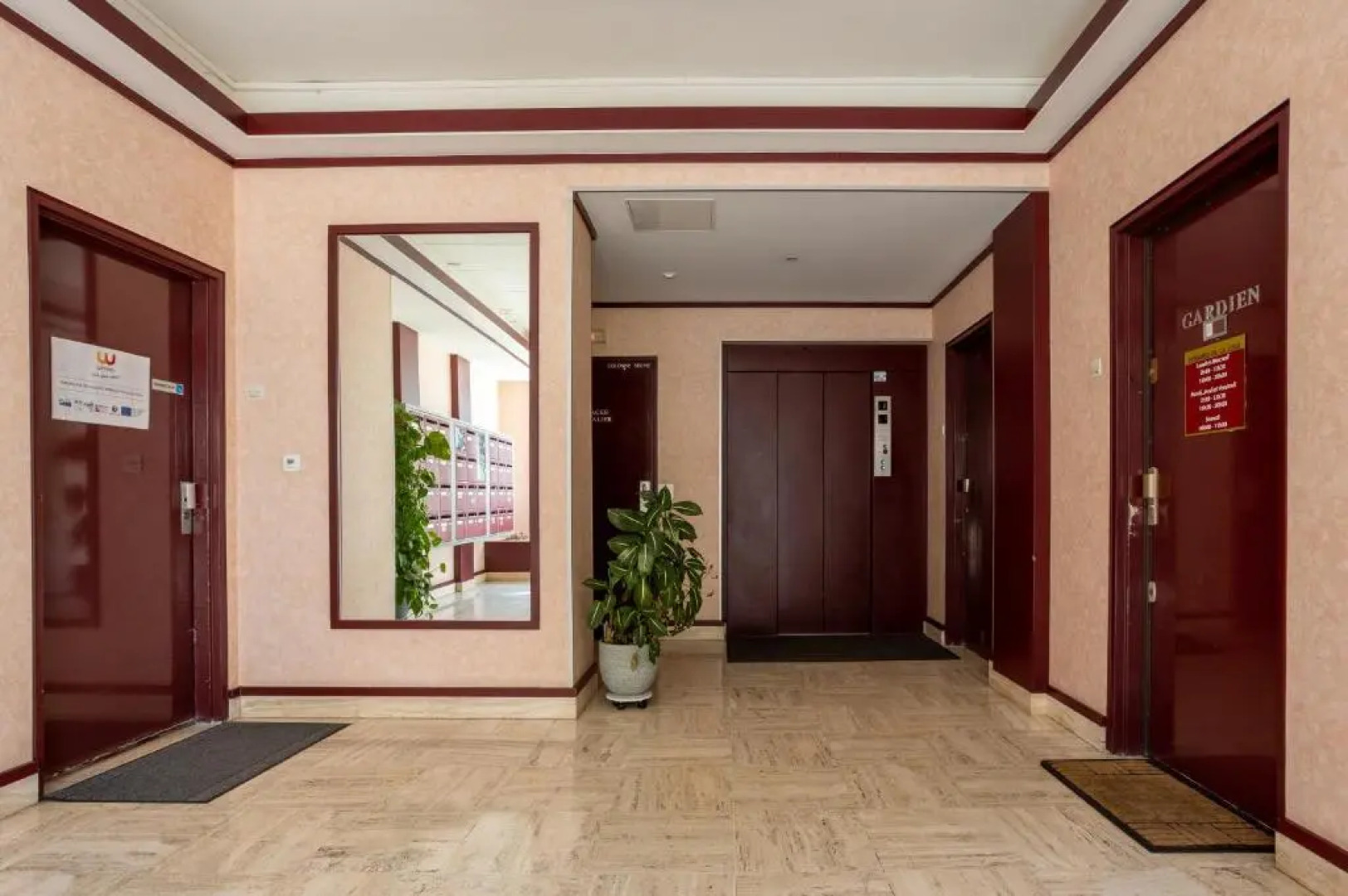 Renovated apartment metro, parking included, near Porte Versaille