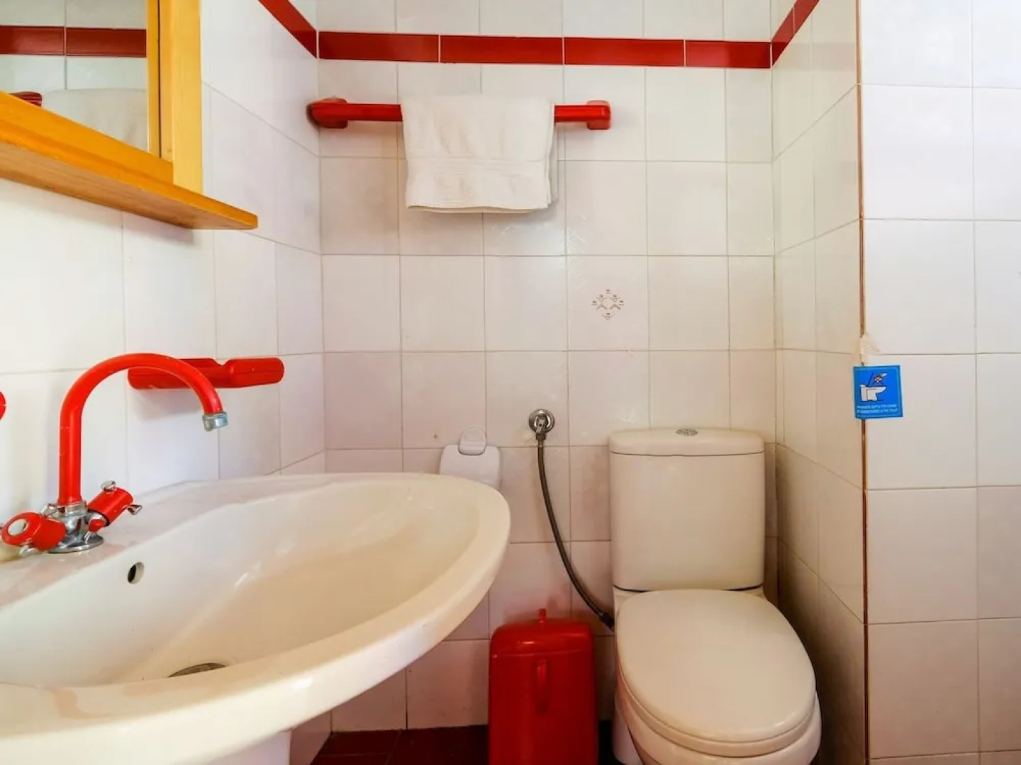 Tranquil Holiday Home in Palaiochora near Sea Beach