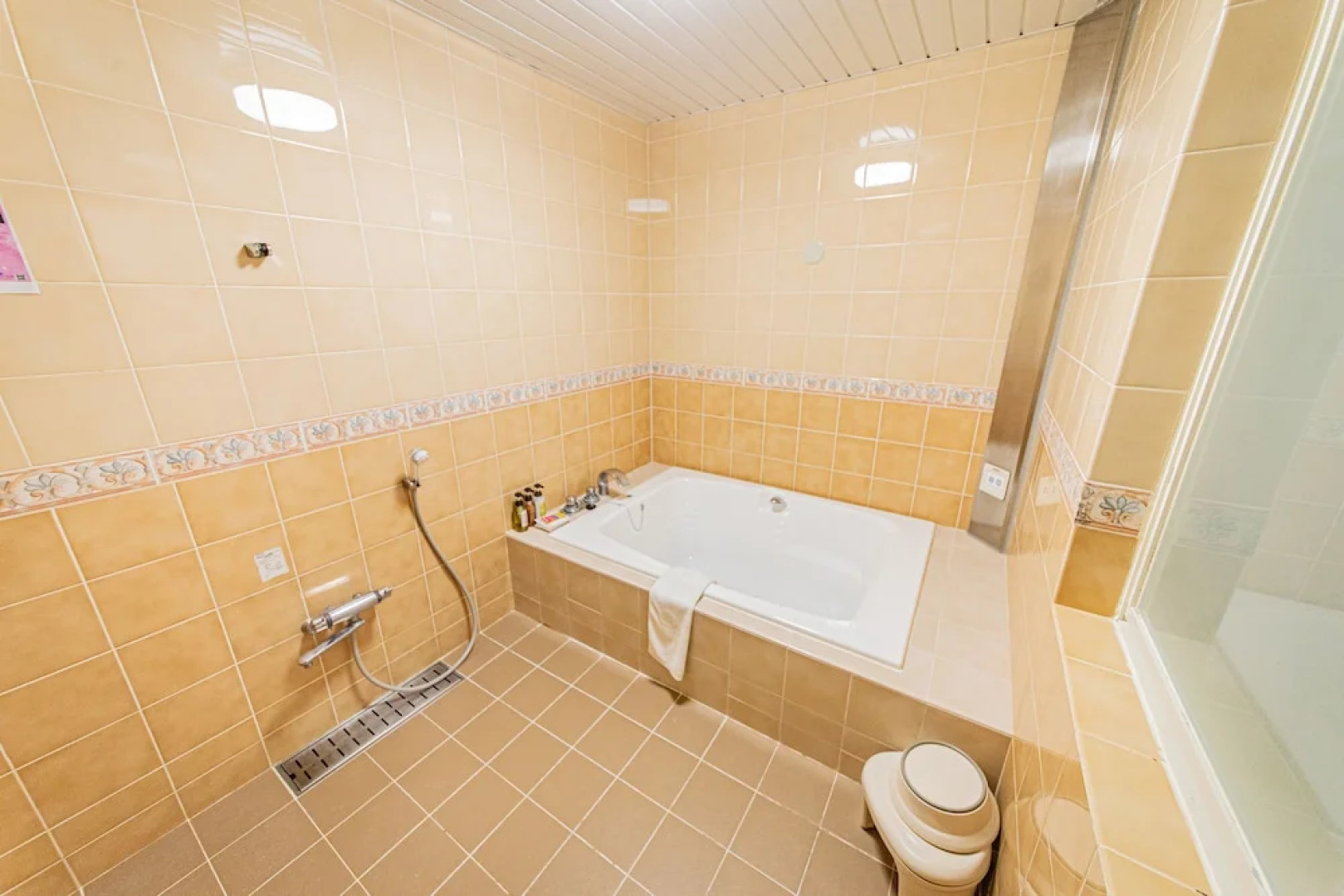 Ginowan Crystal Hotel