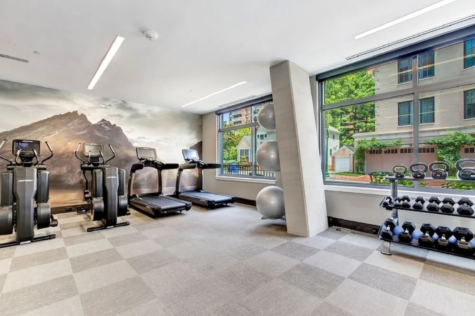 Global Luxury Suites at Bethesda Metro