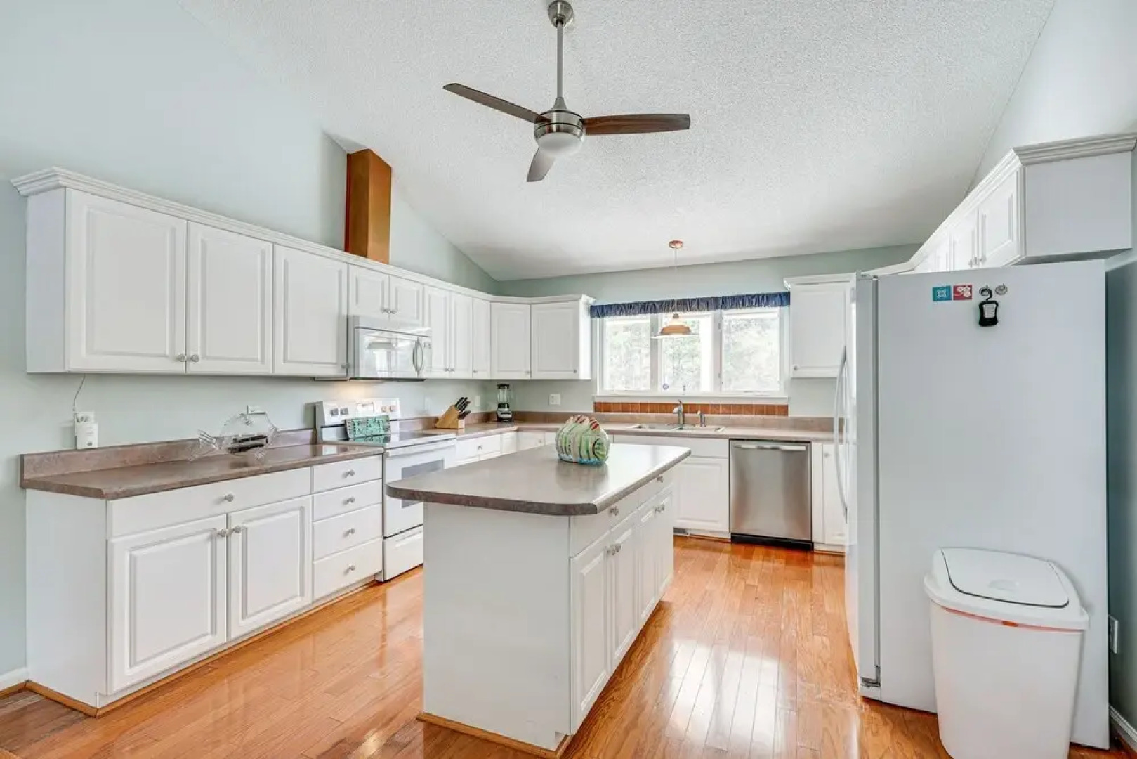 Cape Carteret Home ~ 3 Mi to Crystal Coast Beaches