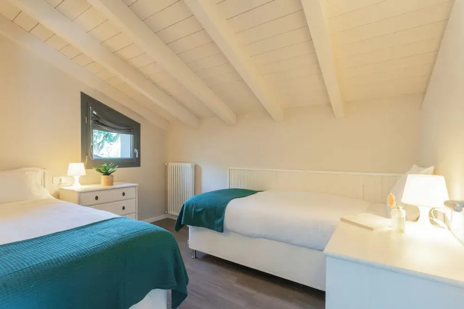 Mulino Vista Lake by Rent all Como