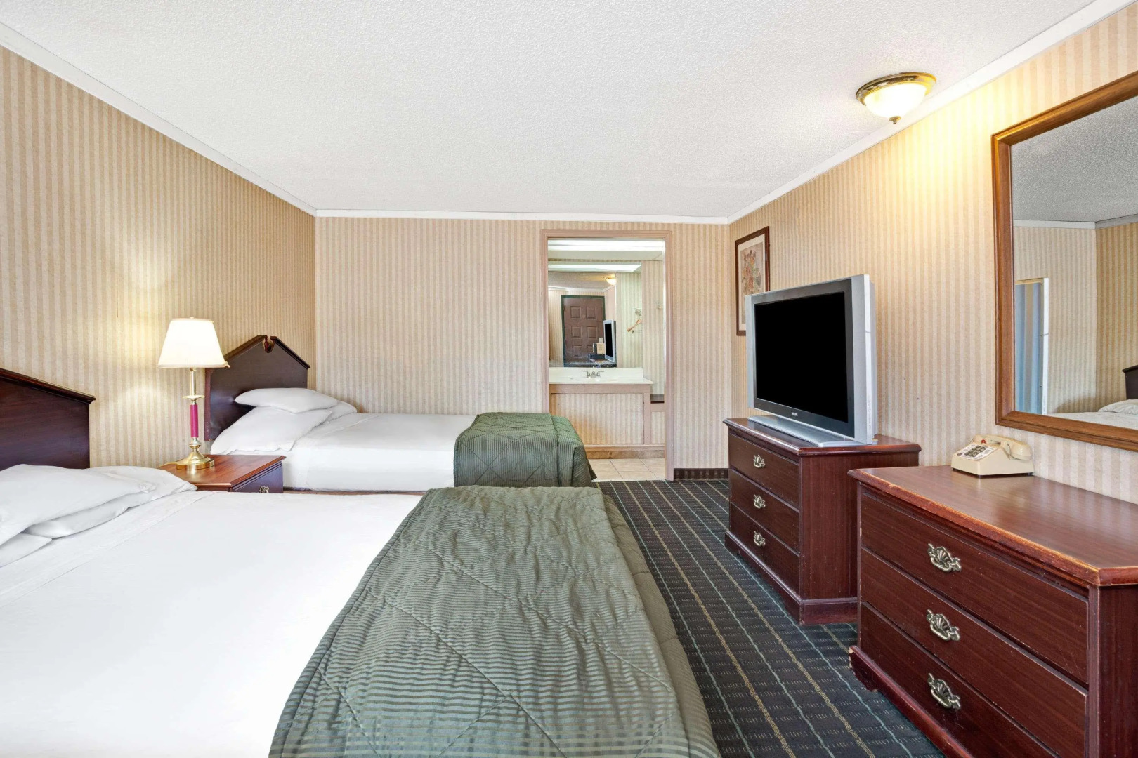 Knights Inn - Madison Heights