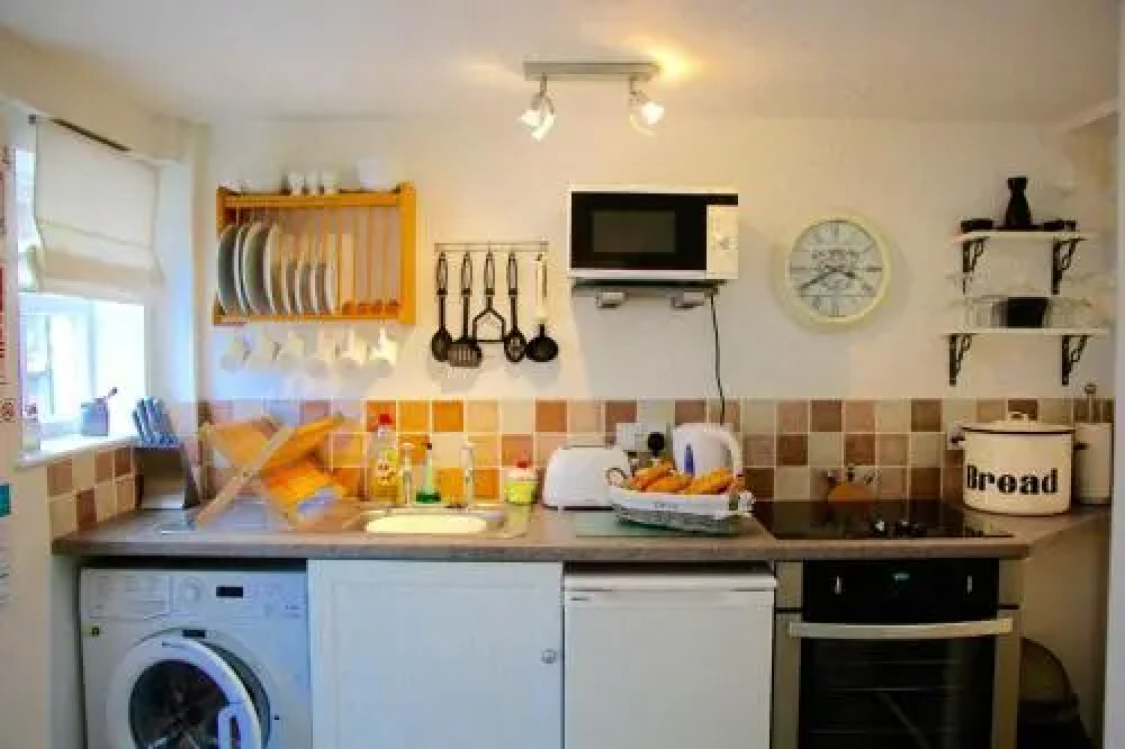 Romantic Flint Cottage on the Suffolk Coast