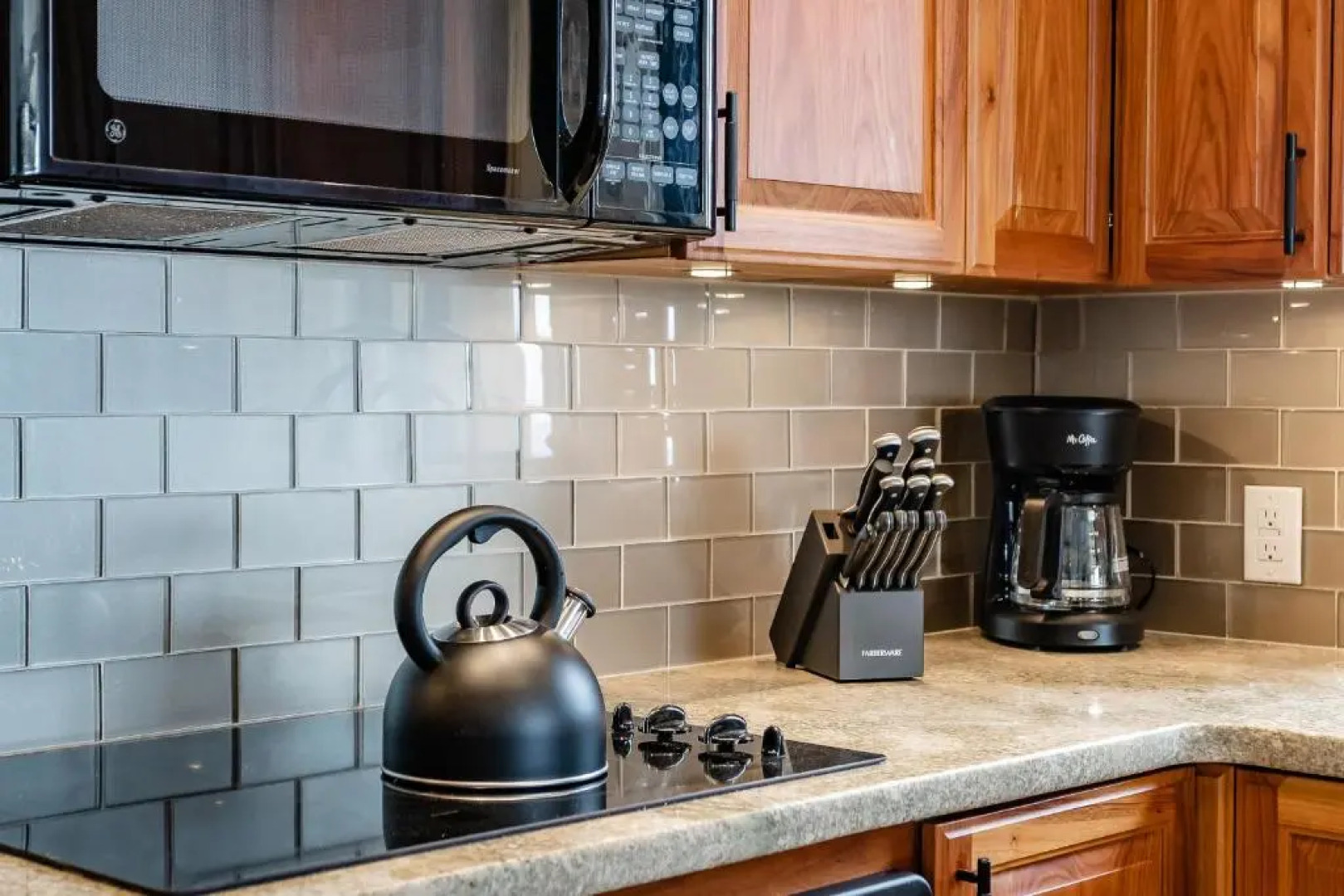 Polo Beach 703 - Romvari Realty